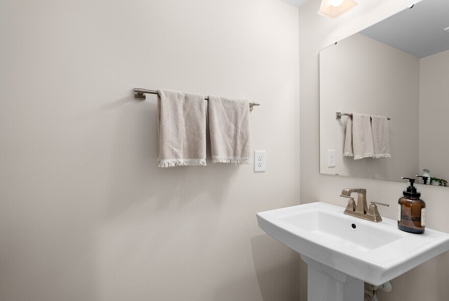 Downstairs Half Bath - 1121 Riverbrook Dr