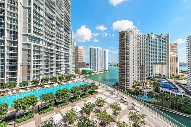 Building Photo - 485 Brickell Ave