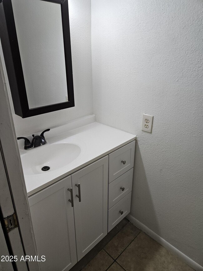 Building Photo - 6557 S La Rosa Dr