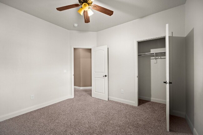Building Photo - "Spacious 5-Bed Oasis with 3 Baths in Washington, UT – 3,171 Sq Ft of Comfort!"