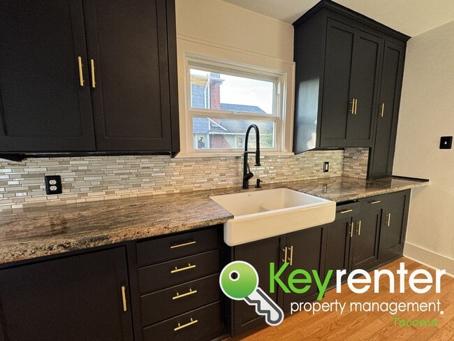 Building Photo - One of a Kind Multi-level Home in North Ta...