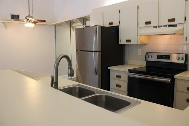 Building Photo - 3345 Crystal Ct E