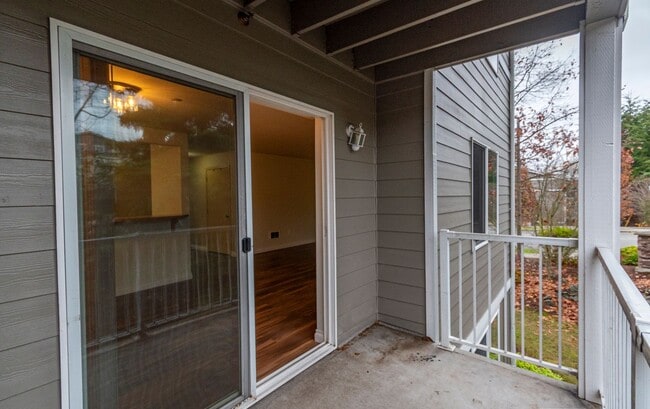 Building Photo - 3 Bed 2 Bath Second floor Condo - HALF OFF FIRST FULL MONTHS RENT!