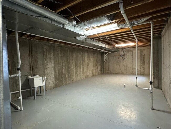 Building Photo - 135 Galapago St