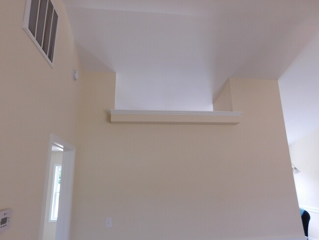 Building Photo - 302 Saratoga Ln