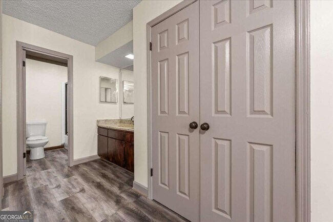 Building Photo - 210 Appleby Dr
