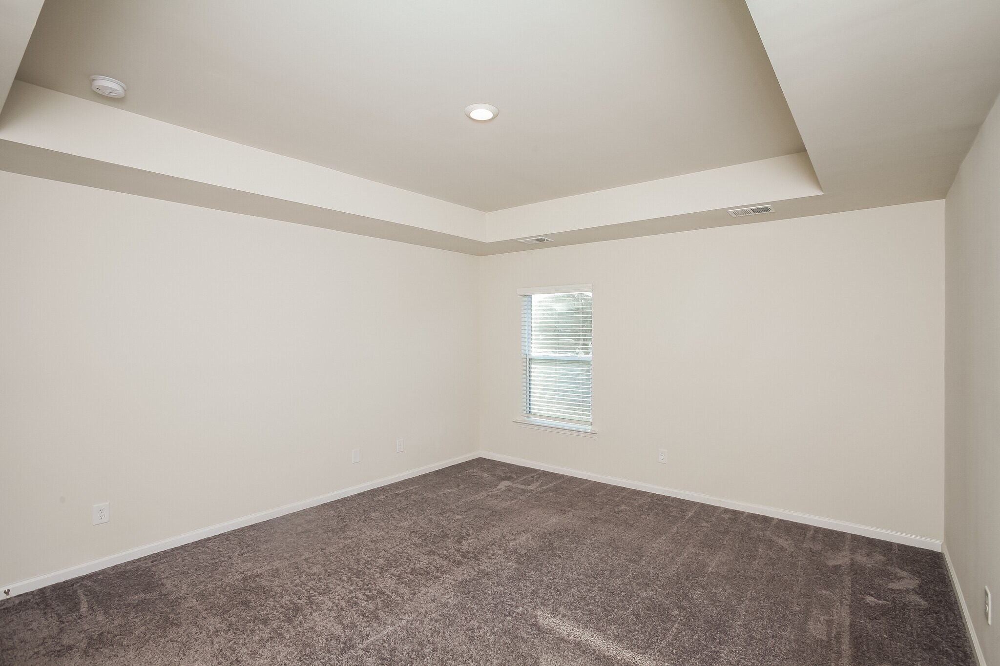 Building Photo - 1217 Lakeshore Dr