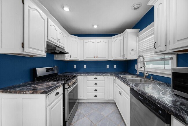 Building Photo - 1815 Cody St