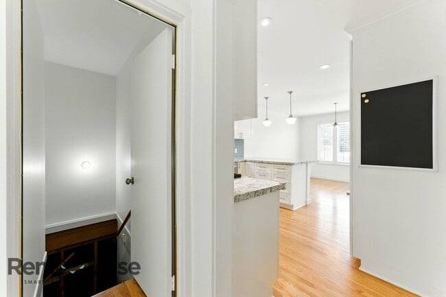Building Photo - 61 Marview Way