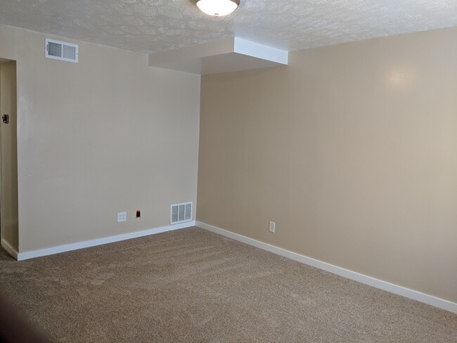 Building Photo - 186 Juniper Dr