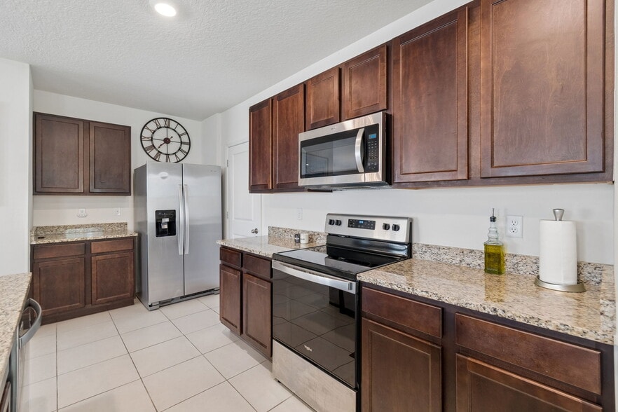 Building Photo - 17053 Oval Rum Dr