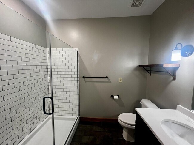 Building Photo - 431 S Columbus St