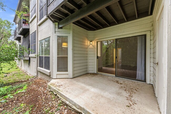 Building Photo - Amazing 1 bedroom, 1 bathroom Condo in Montevista!