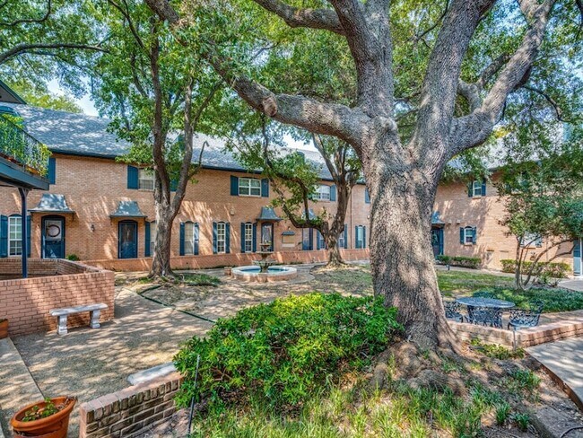 Building Photo - 6011 E University Blvd