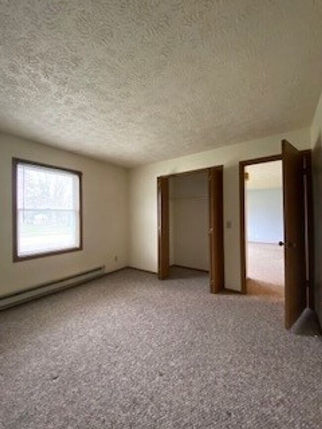 Building Photo - 208 S. Spring St.