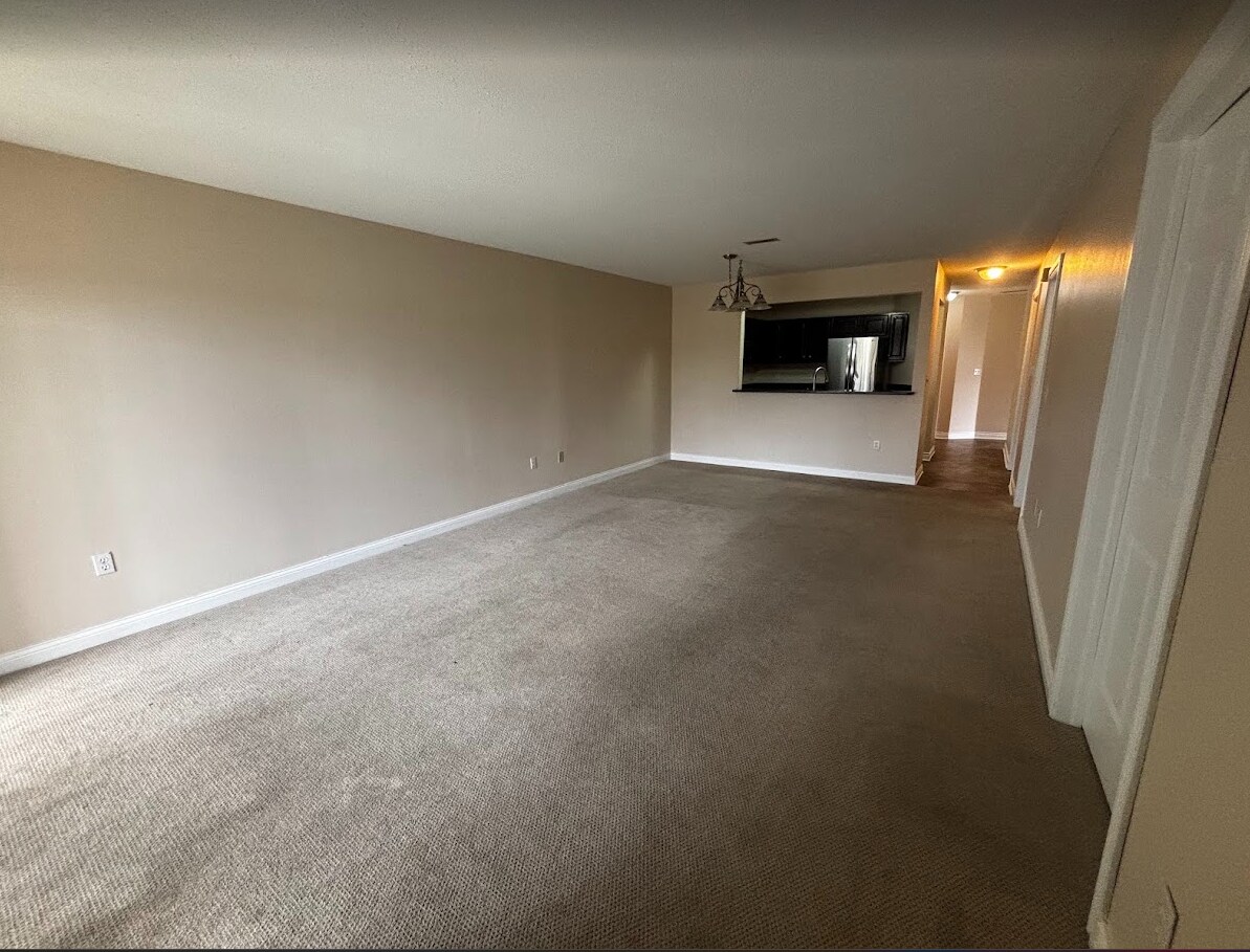 Building Photo - 542 Pewaukee Rd