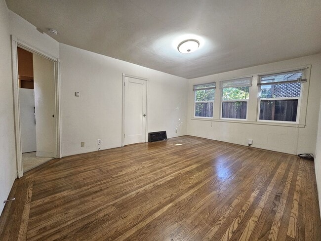 Building Photo - Downtown Palo Alto Living – 1 Bedroom Apar...
