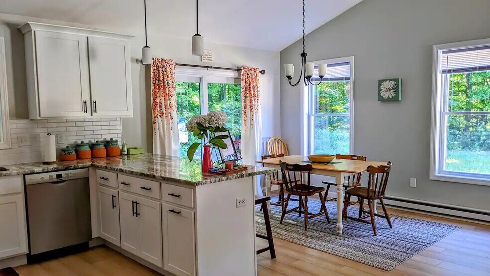 Building Photo - 307 Union St