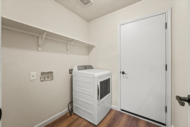 Building Photo - 2621 S Wavecrest Ct