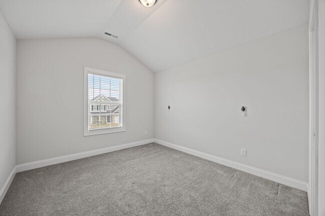 Building Photo - 629 Longstanton Ave