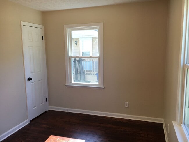 Building Photo - **2-BEDROOM HOME IN NORTH COLUMBUS!!**