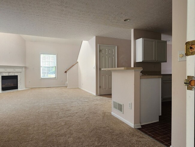 Building Photo - 3 spacious bedroom Condo in Lewis Center/P...