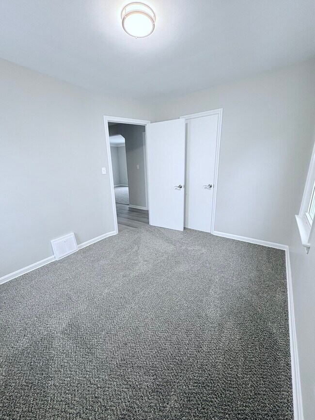 Building Photo - Newly Renovated 3BR 2BA Home w/ Garage + Washer/Dryer in the heart of Wickliffe, OH.