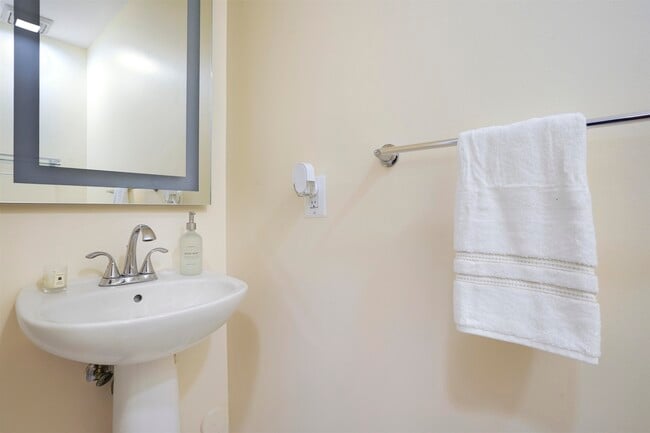 Building Photo - 80 Lyon Ct