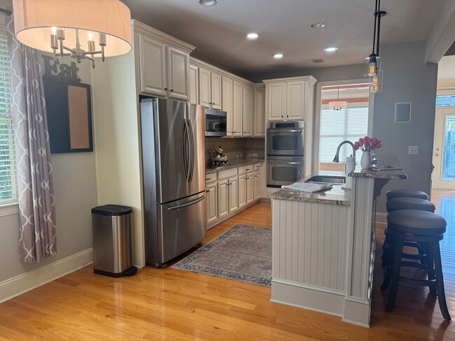 Building Photo - Elegant Full-Brick Estate 4 bedroom/2.5 ba...