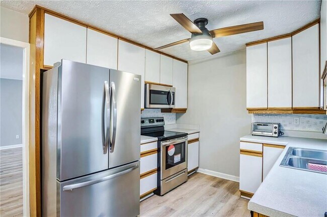 Building Photo - 3888 Viking Ct NW