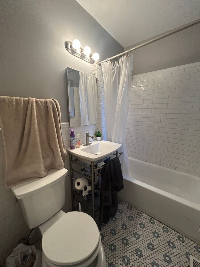 Building Photo - 4017 N Mozart St