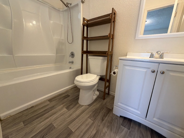 Building Photo - 914 S Del Norte Ave