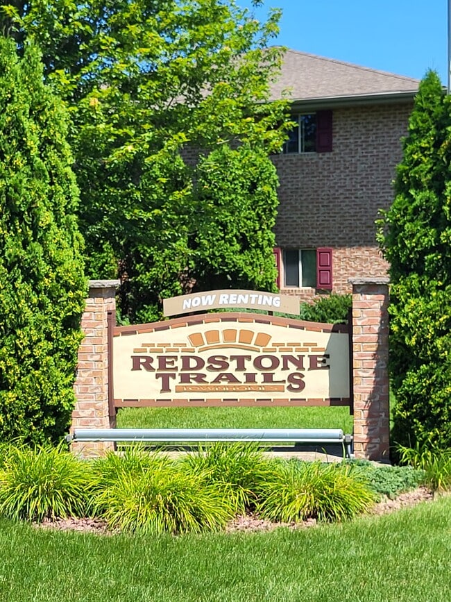 Building Photo - Redstone Trails