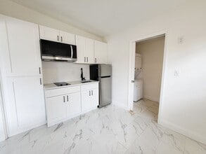 Building Photo - 2511 Drake Dr