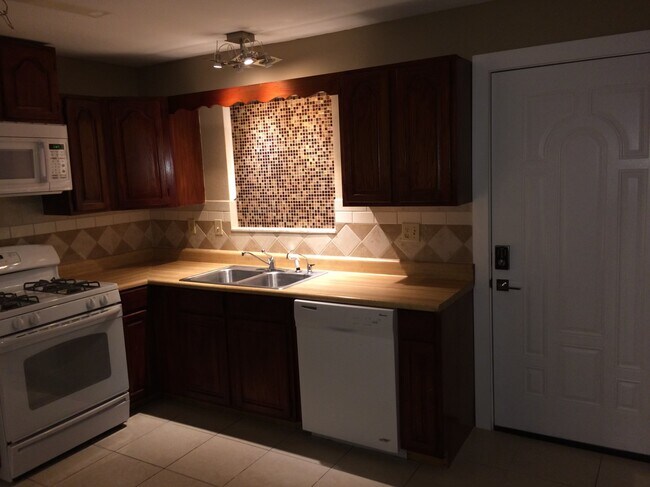 Building Photo - 201 Desoto St