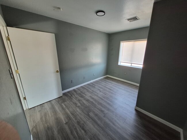 Building Photo - Pueblo Ave