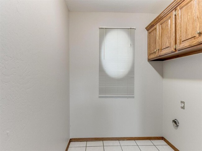 Building Photo - 3921 Brownwood Ln