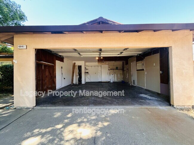 Building Photo - 6841 Castleberry Cir