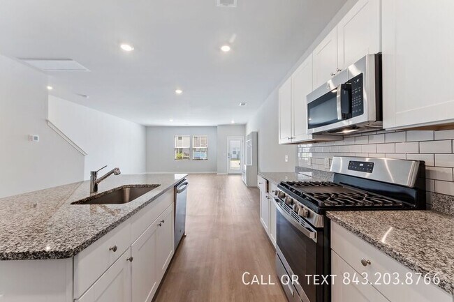 Building Photo - 1471 Central Ave