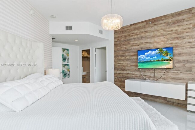 Building Photo - 17111 Biscayne Blvd