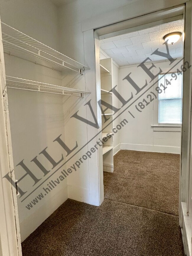 Building Photo - Large four bedroom in Farrington's Grove Historical District