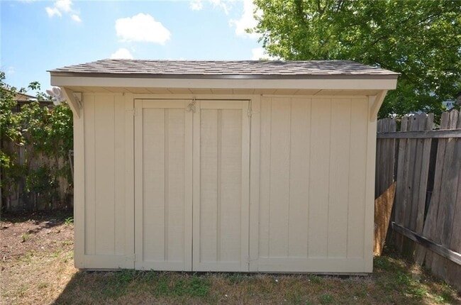 Building Photo - 13903 Lothian Dr