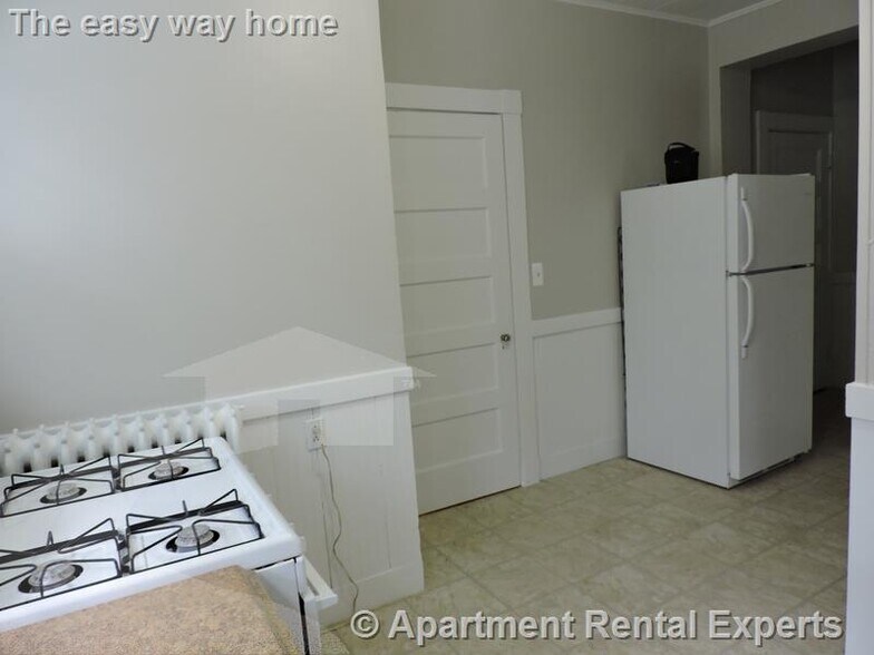 Building Photo - 8 Forest St