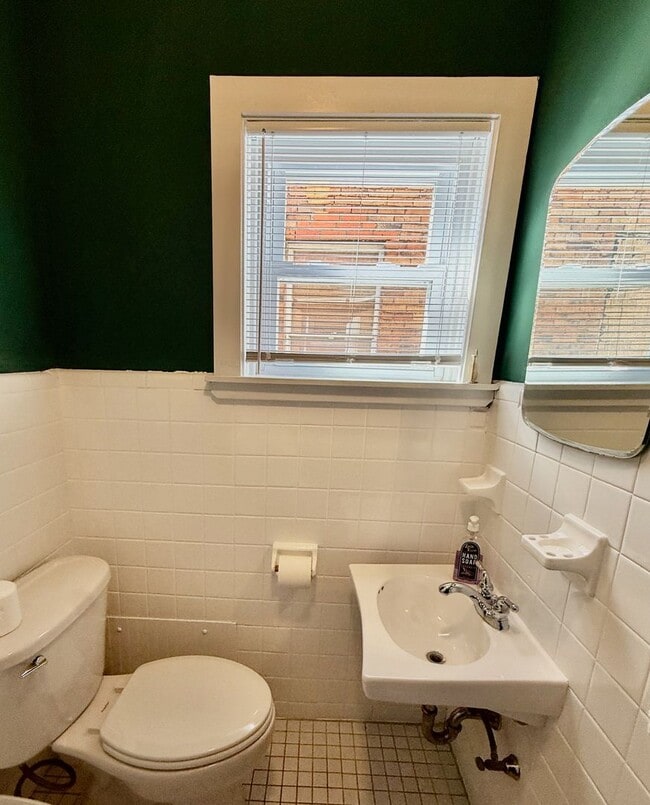 Building Photo - SPACIOUS & MODERN 3 BED/2.5 BA HOUSE w/ AC-Inlaid HARDWOOD Flooring-WASHER/DRYER & Rear PATIO in ...