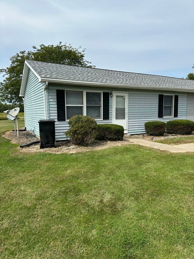 Primary Photo - 3975-3985 N Meadow Ridge Dr