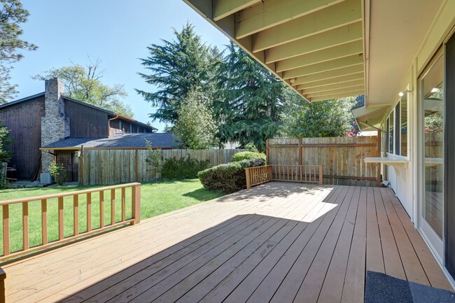 Building Photo - Beautiful View-Quiet Twin Lakes Neighborhood