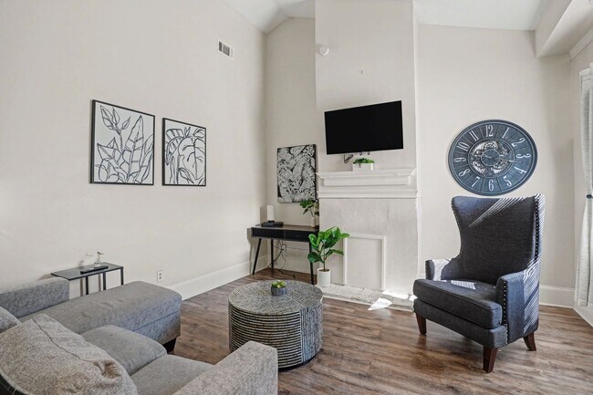 Building Photo - 552 E Macon St