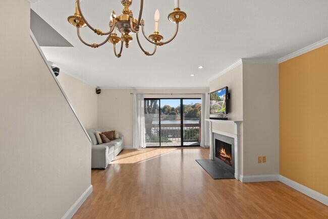 Building Photo - 7 River Rd