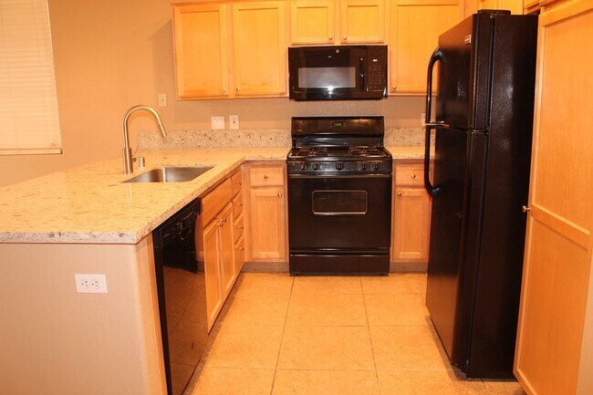 Building Photo - Beautiful 3 bedroom home in Southern Highl...