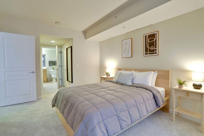 Building Photo - 550 14th St S